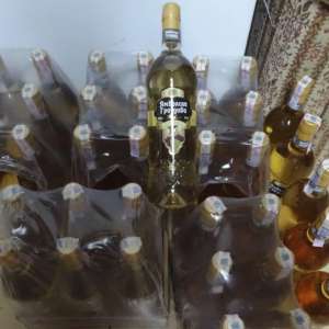 Sticle cu alcool şi ţigări, descoperite la P.T.F. Calafat