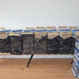 Un cetăţean român cercetat şi zeci de mii de pachete cu țigări confiscate