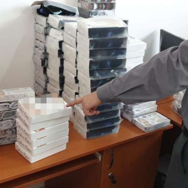 Încălțăminte, produse textile şi de marochinărie, susceptibile a fi contrafăcute, descoperite de polițiștii de frontieră giurgiuveni