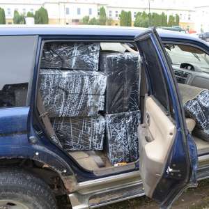 Urmăriri în trafic și 13.500 pachete cu țigări confiscate,  la frontiera de nord