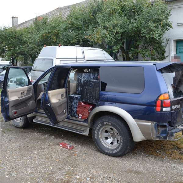 Urmăriri în trafic și 13.500 pachete cu țigări confiscate, la frontiera de nord