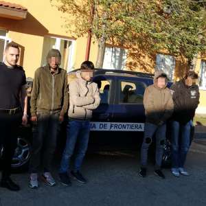 Trei cetăţeni afgani călăuziţi de un cetăţean iranian, opriţi la frontiera cu Serbia