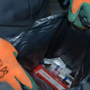 Percheziţie domiciliară la Galați: a fost descoperită cantitatea 200 de litri de motorină și țigări de contrabandă