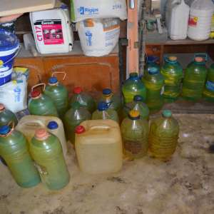 Percheziţie domiciliară la Galați: a fost descoperită cantitatea 200 de litri de motorină și țigări de contrabandă