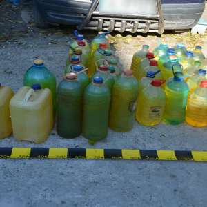 Percheziţie domiciliară la Galați: a fost descoperită cantitatea 200 de litri de motorină și țigări de contrabandă