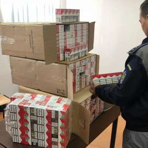 Un cetăţean ucrainean cercetat pentru contrabandă şi ţigări de peste 77.000 lei confiscate la frontiera de nord