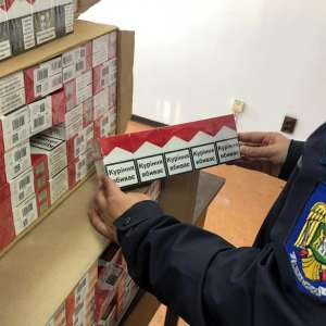 Un cetăţean ucrainean cercetat pentru contrabandă şi ţigări de peste 77.000 lei confiscate la frontiera de nord