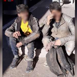 Doi tineri afgani ascunși sub un camion, depistaţi la P.T.F. Giurgiu