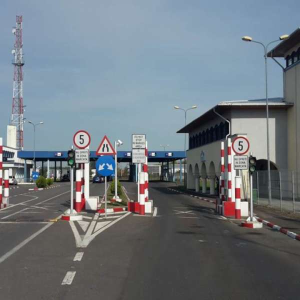 După denunțul unui polițist de frontieră, un cetățean străin a fost prins în flagrant dând mită