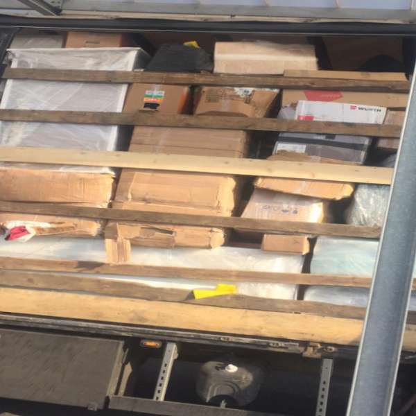 Nouă cetăţeni din Bangladesh, descoperiți ascunşi într-un automarfar la P.T.F. Nădlac II