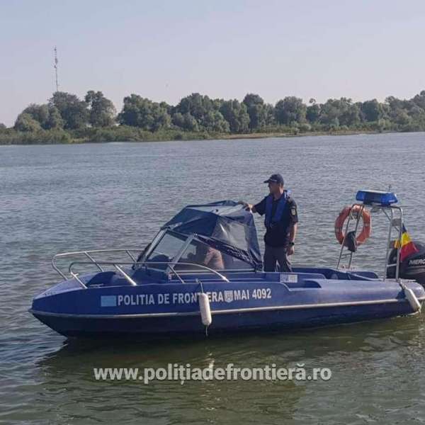 Polițiștii de frontieră au intervenit în sprijinul unui bărbat cu probleme medicale aflat la pescuit pe Dunăre