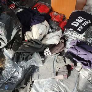 Textile şi încălţăminte, susceptibile a fi contrafăcute, descoperite de polițiștii de frontieră giurgiuveni