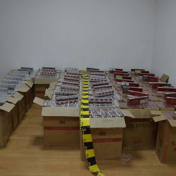 Autoturisme și țigări în valoare de aproximativ 400.000 lei, confiscate la frontiera de nord
