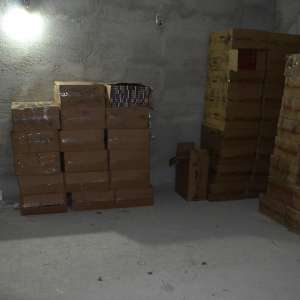 Autoturisme și țigări în valoare de aproximativ 400.000 lei, confiscate la frontiera de nord