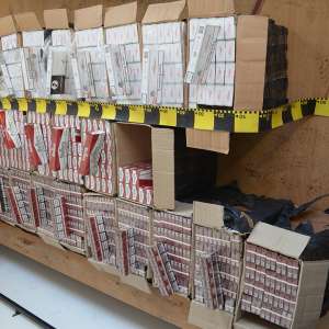 Urmăriri în trafic, focuri de armă, peste 26.600 pachete cu țigări de contrabandă confiscate