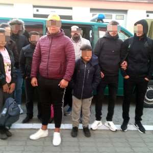Unsprezece cetăţeni turci şi trei călăuze, depistaţi de poliţiştii de frontieră de la Oraviţa