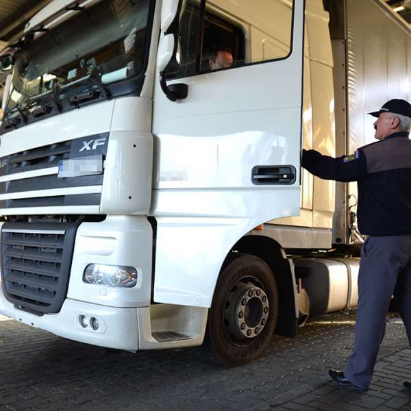 Măsuri pentru fluidizarea traficului pentru automarfare la graniţa cu Ungaria, după ridicarea restricţiilor