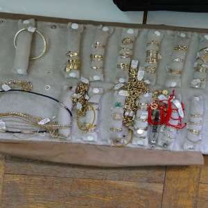 Bijuterii fără documente, descoperite de polițiștii de frontieră