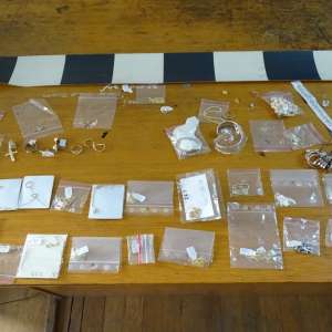 Bijuterii fără documente, descoperite de polițiștii de frontieră