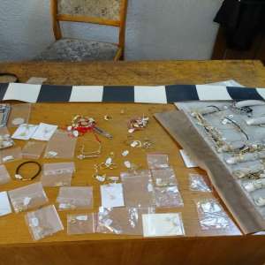 Bijuterii fără documente, descoperite de polițiștii de frontieră