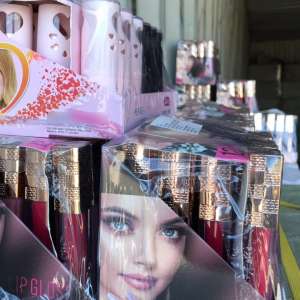 Peste 260.000 de produse cosmetice nedeclarate şi contrafăcute, confiscate în Portul Constanţa Sud Agigea