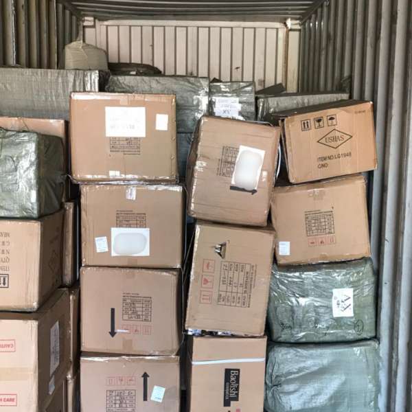 Peste 260.000 de produse cosmetice nedeclarate şi contrafăcute, confiscate în Portul Constanţa Sud Agigea