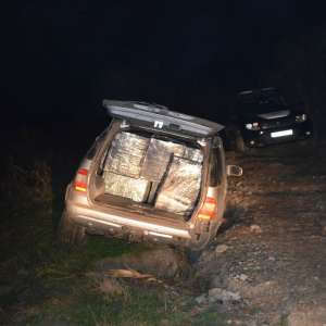 Autoturism burduşit cu țigări de contrabandă, depistat la S.P.F. Rădăuţi Prut