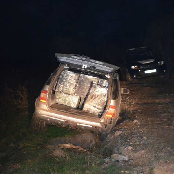 Autoturism burduşit cu țigări de contrabandă, depistat la S.P.F. Rădăuţi Prut