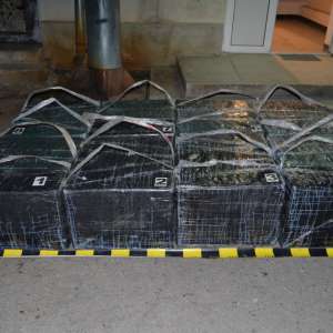 Autoturism burduşit cu țigări de contrabandă, depistat la S.P.F. Rădăuţi Prut