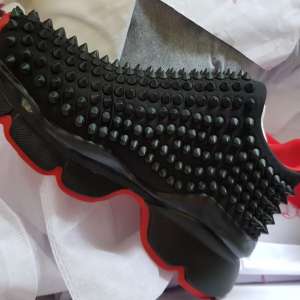 Bunuri contrafăcute în valoare de peste 258.000 lei,      confiscate în Portul Constanţa Sud Agigea