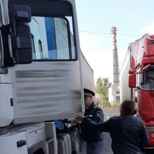 Semiremorcă radiată din circulaţie, descoperită în trafic de polițiștii de frontieră din P.T.F. Albiţa