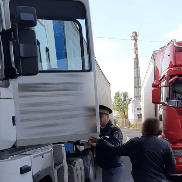 Semiremorcă radiată din circulaţie, descoperită în trafic de polițiștii de frontieră din P.T.F. Albiţa