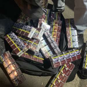 Ţigări ascunse în bagaje, descoperite de poliţiştii de frontieră în P.T.F. Giurgiu