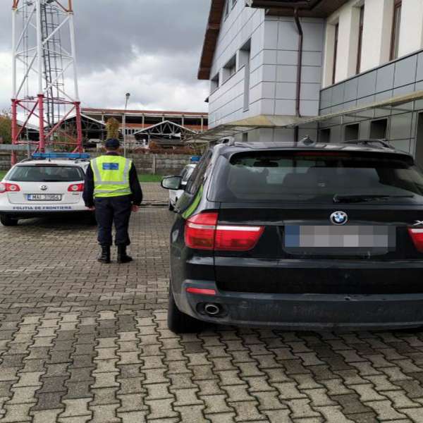 Autoturism căutat în Germania, oprit în localitatea Vama