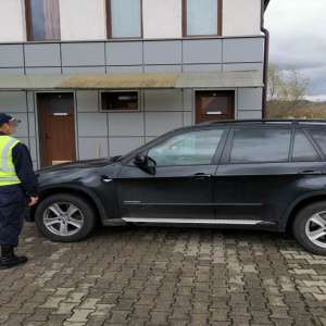 Autoturism căutat în Germania, oprit în localitatea Vama