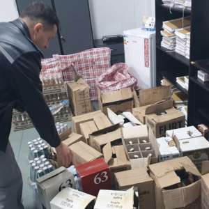 Peste 200 de litri de alcool, descoperiţi la P.T.F. Giurgiu