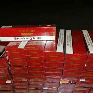 Mașină încărcată cu țigări descoperită în trafic de poliţiştii de frontieră