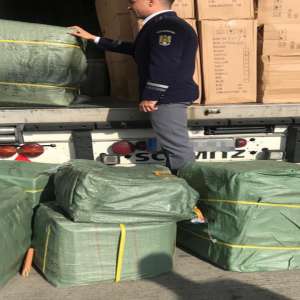 Bunuri în valoare de 4.000.000 euro, susceptibile a fi contrafăcute, confiscate la P.T.F. Giurgiu