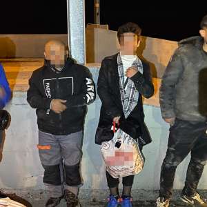 Nouă cetăţeni asiatici, descoperiți la frontiera cu Ungaria