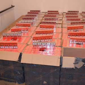 Un cetăţean român cercetat pentru contrabandă şi aproximativ 31.500  pachete cu țigări confiscate de poliţiştii de frontieră