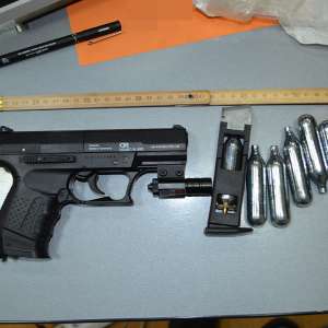 Pistol neletal deținut ilegal de un maramureșean de 18 ani, ridicat de polițiștii de frontieră