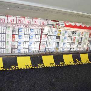 Doi cetățeni ucraineni cercetați pentru contrabandă și peste 19.200 de pachete cu țigări confiscate la frontiera de nord