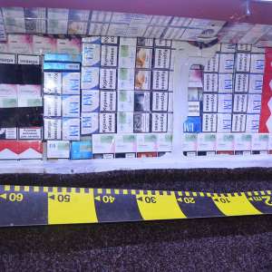 Doi cetățeni ucraineni cercetați pentru contrabandă și peste 19.200 de pachete cu țigări confiscate la frontiera de nord