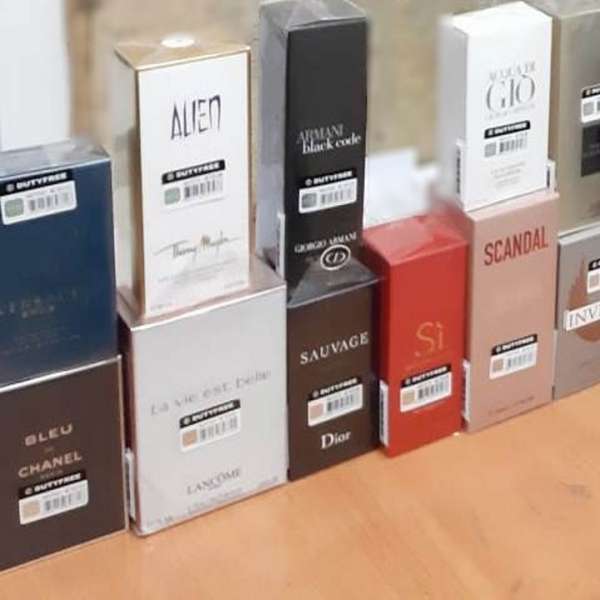 Parfumuri susceptibile a fi contrafăcute, confiscate de poliţiştii de frontieră brăileni
