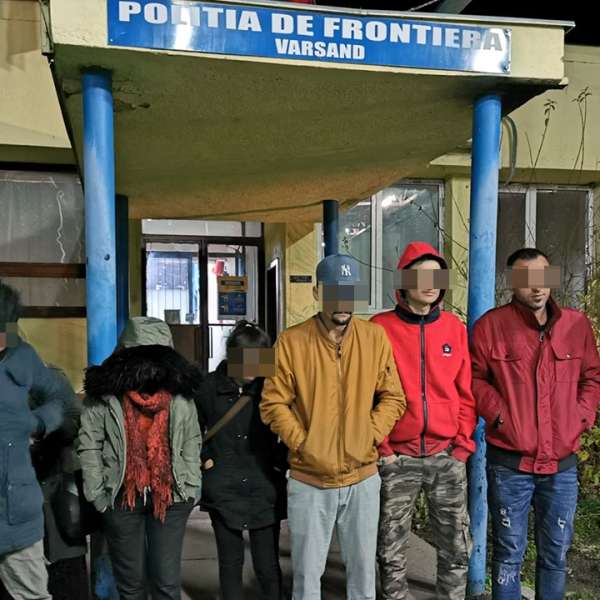 Opt cetăţeni irakieni, depistaţi în apropierea frontierei cu Ungaria