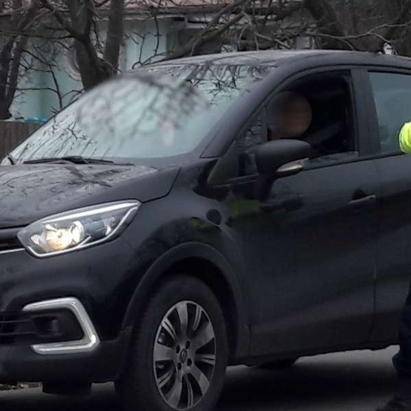 Depistat în trafic cu un autovehicul având numere provizorii expirate