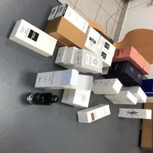 Parfumuri susceptibile a fi contrafăcute, confiscate la P.T.F. Petea