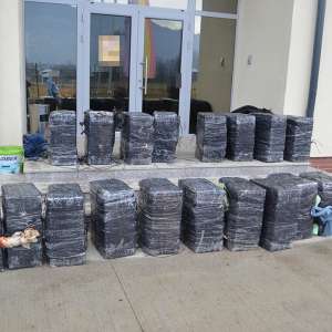 Aproximativ 25.000 de pachete cu țigări, confiscate la frontiera de nord
