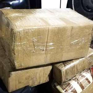 Textile, parfumuri și încălțăminte, susceptibile a fi contrafăcute, descoperite la P.T.F. Giurgiu