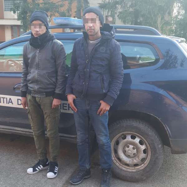 Doi tineri sirieni opriţi de poliţiştii de frontieră la graniţa cu Ungaria